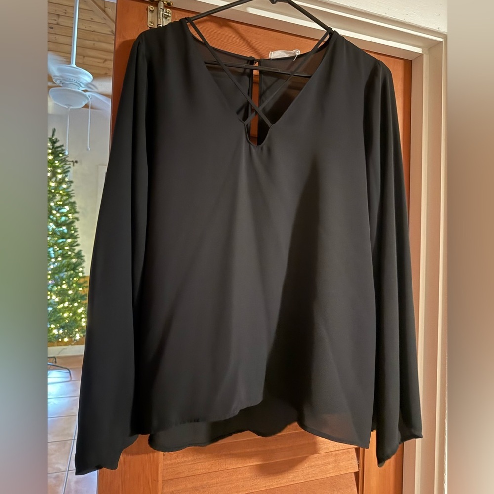 Lush black strappy blouse Medium
